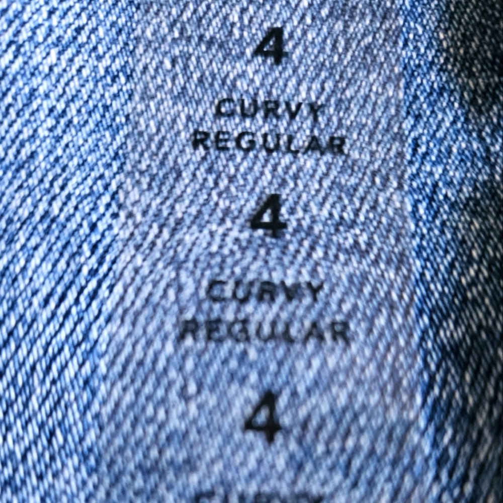 American Eagle Curvy Distressed Jeans - Picture 4 of 6